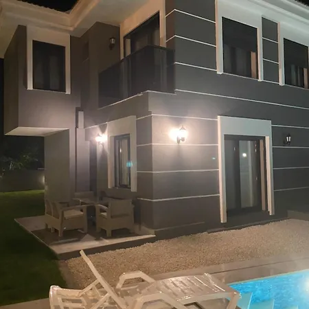Tamamen Muestakil Havuzlu Villa