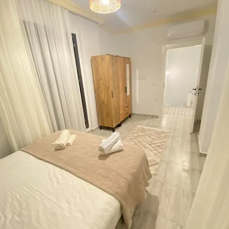 Tamamen Muestakil Havuzlu Villa *