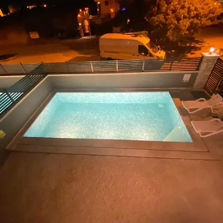 Villa Tamamen Muestakil Havuzlu Çeşme