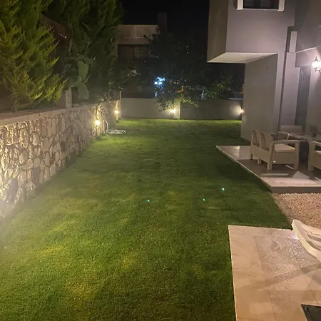 Villa Tamamen Muestakil Havuzlu